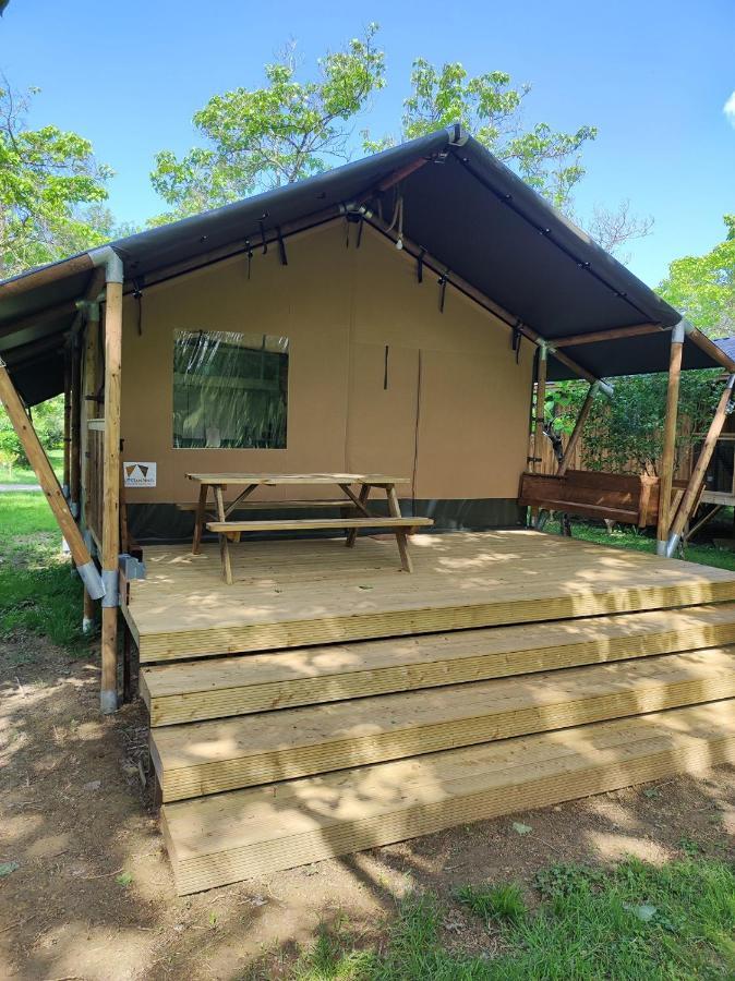 Camping Le Mouliat Hotell Moncrabeau Exteriör bild