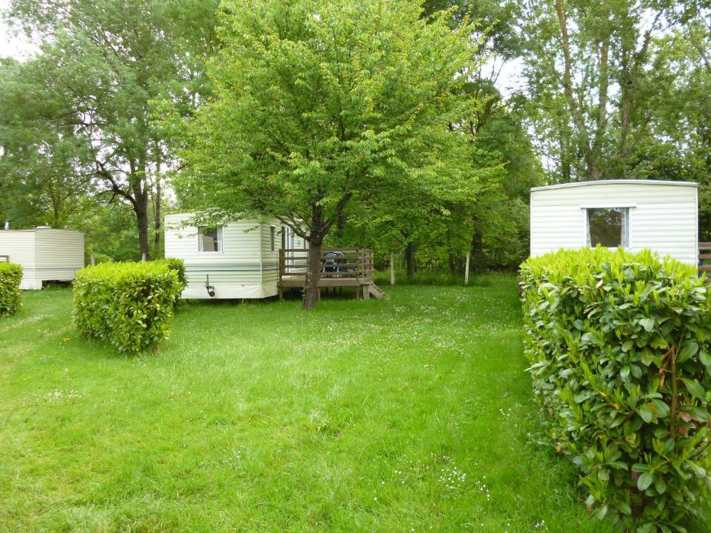 Camping Le Mouliat Hotell Moncrabeau Rum bild