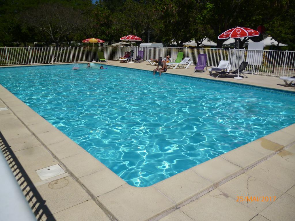 Camping Le Mouliat Hotell Moncrabeau Exteriör bild