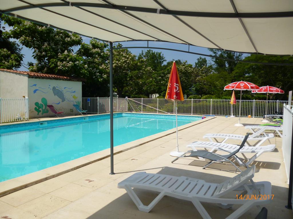 Camping Le Mouliat Hotell Moncrabeau Exteriör bild