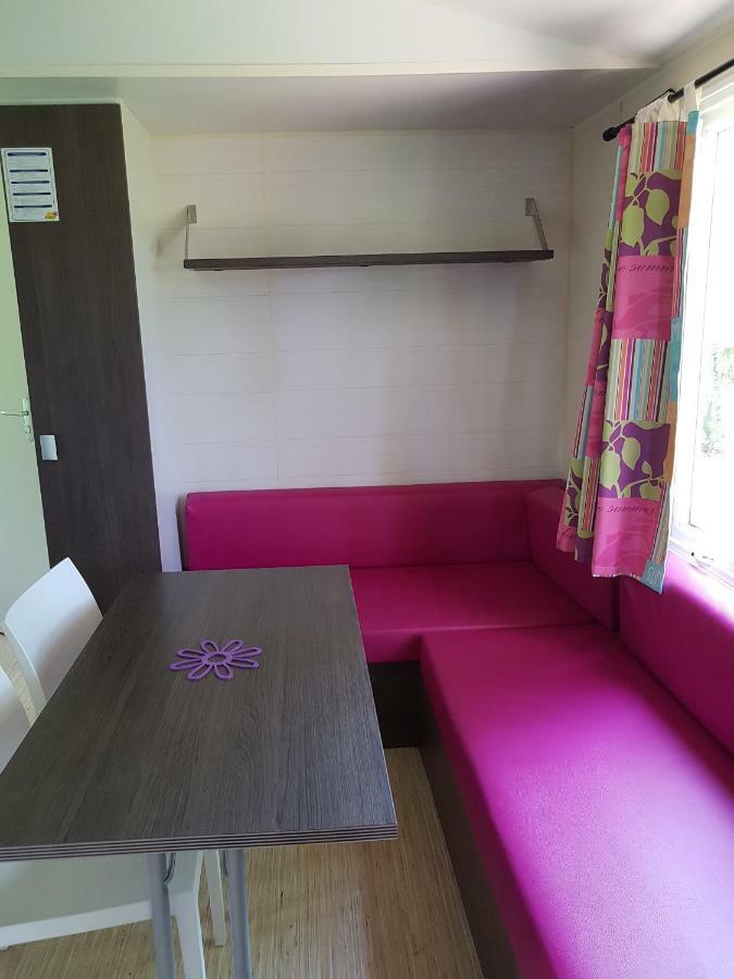 Camping Le Mouliat Hotell Moncrabeau Exteriör bild