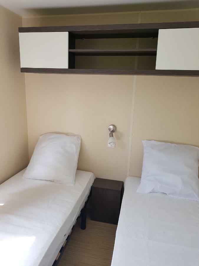 Camping Le Mouliat Hotell Moncrabeau Exteriör bild