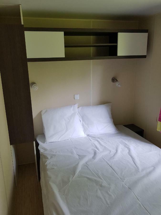 Camping Le Mouliat Hotell Moncrabeau Exteriör bild