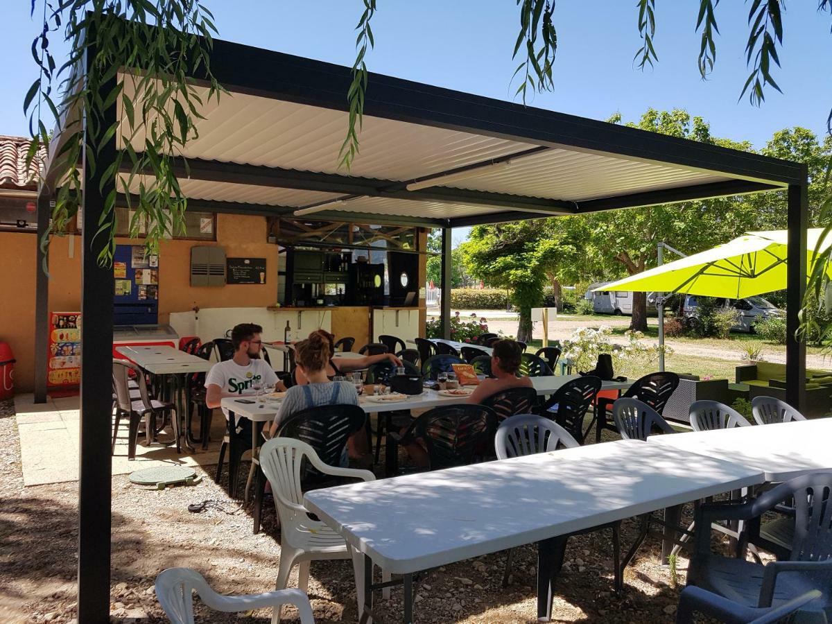 Camping Le Mouliat Hotell Moncrabeau Exteriör bild