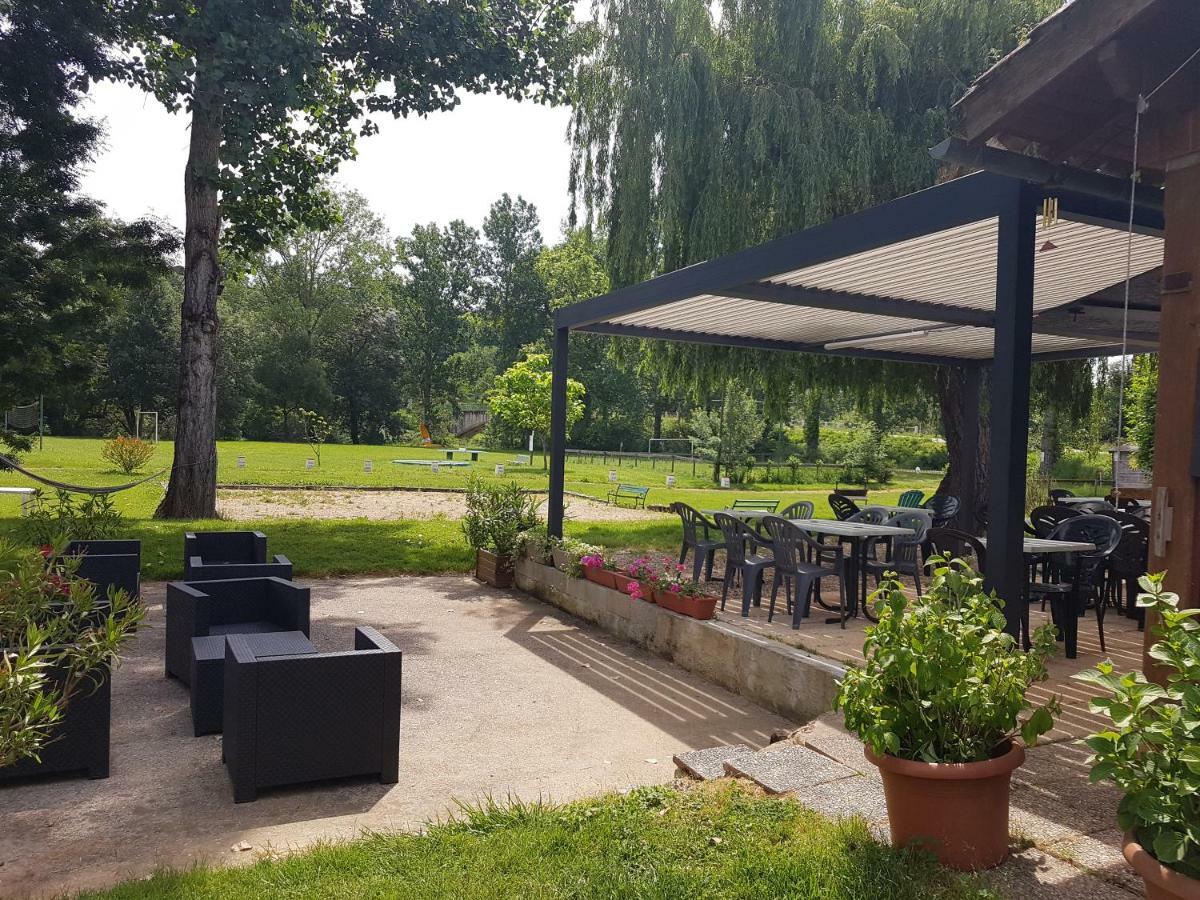 Camping Le Mouliat Hotell Moncrabeau Exteriör bild